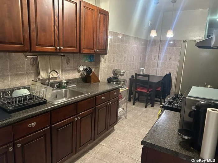 EXCELLENT LOCATION! THIS 6 BEDROOMS 2 BATH COLONIAL, IS WITHIN CLOSE PROXIMITY TO ALL TRANSPORTATION, SHOPS, RESTAURANTS, GROCERY STORES AND JFK AIRPORT.NEARBY SUBWAY LINES INCLUDE J/Z/E/F!! 24....GAS BOILER & H2O, 100 APPS CB, MANY MORE IMPROVEMENTS....