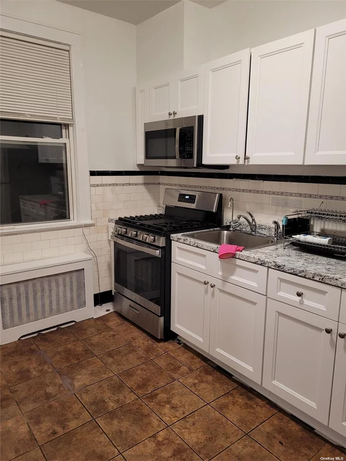 Recently Renovated 2Br 1Bath. Heat Included. Walk To LIRR, Northern Blvd. Very Convenience Location.