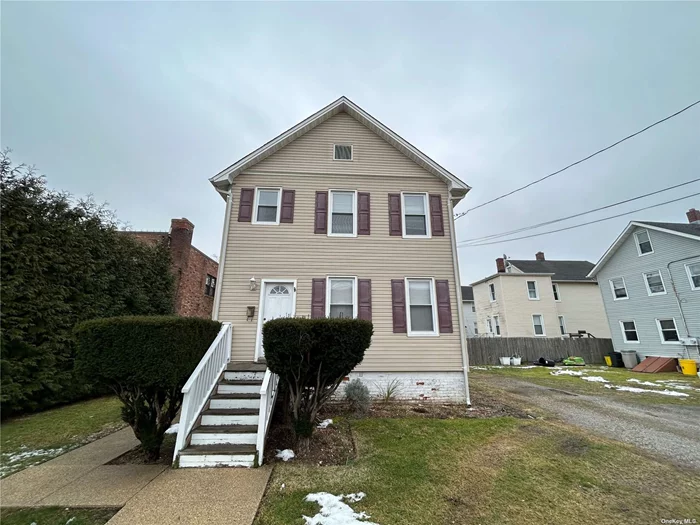 Newly renovated three bedroom full house rental in oyster bay, all new floors, freshly painted, new stackable washer and dryer, and plenty of parking.