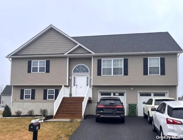 This ranch style single family home is located at 14 Casey Lane Middletown. This property has 3 bedrooms, 2 bathrooms and approximately 1736 square feet of floor space. This property possesses a lot size of 10, 619 square feet and was built in 2019.