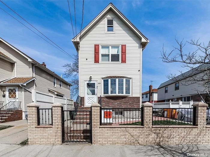 Whitestone One-Family Colonial w/4 Bedrooms & 2.5 Bathroom. House has solar panels and roof is 5-yr new. Located near schools, shopping arcade, Q-15 bus stops and Cross Island Parkway. Minutes from 20th Ave retail center.