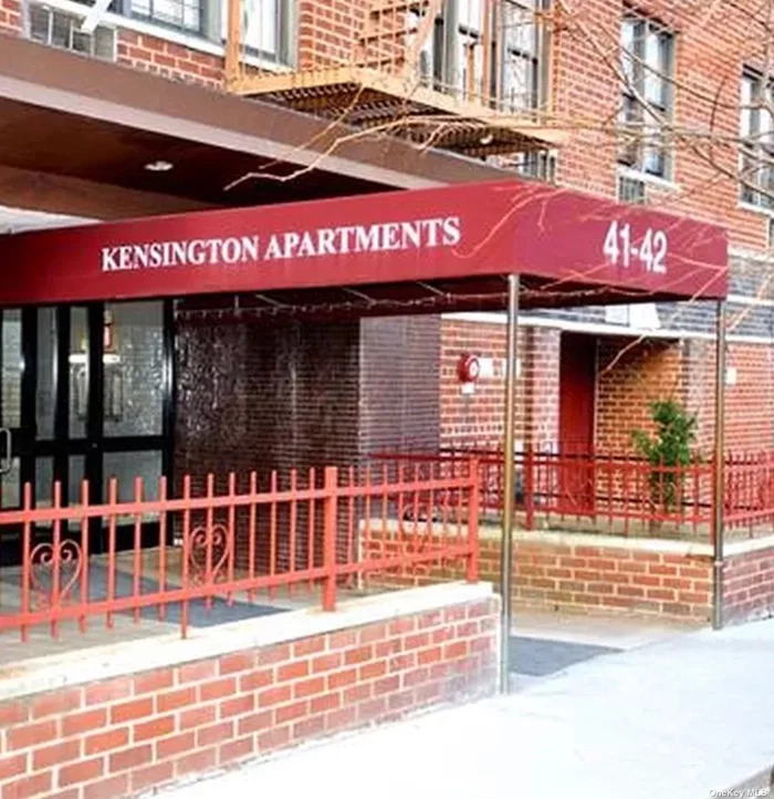 Renovated Large 1 Br , 1st floor apt Hardwood floor through out, Spacious Living room, Dining area, updated kitchen, spacious bedroom, excellent closet space. convenient location, walking distance to 74 st express train hub, access to 7, E, F, R, M , close to school. PS 12.