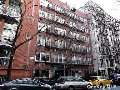 Beautiful Studio. Located In The Heart Of Greenwich Village. Steps Away From The NYU Campus.6-7 Minutes Walking Distance To The Multiple Subway Lines Station.2 Blocks To Washington Square Park.One Block To SOHO. The unit Has Custom Storage Additions Made In The Bathroom. Kitchen And Living Room Have Ample Closet Space. Kitchen Renovated.