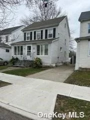 Beautiful and well-kept one family Colonial house and convivence Area 3bed 2, 5 bath and Attic, 2018yr renovated Floor , Roof, Kitchen private drive way , Garage, Near Highway, Shopping .Restaurants, LIRR near public Transportation and all Excellent