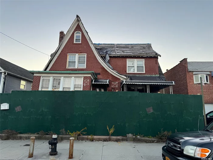Extra-large, fully detached, single family home in Rockaway Beach. The lot size is over 4400 square feet! Just one block from the Beach 90 St subway station. Near both Cross Bay Veterans Memorial bridge and the Rockaway beach boardwalk. Don&rsquo;t miss out!