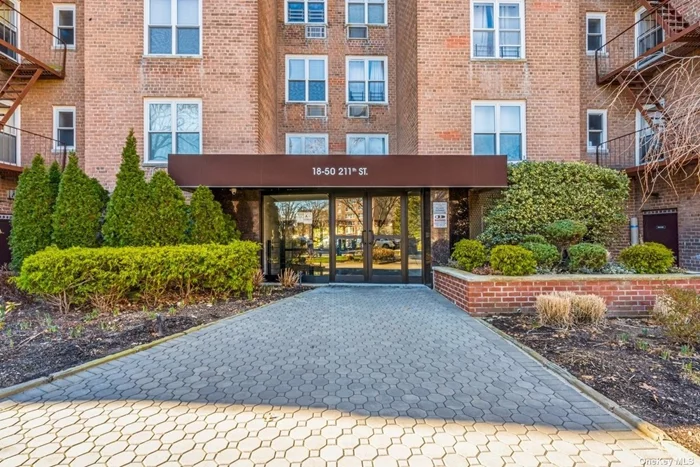 Welcome to this Jr 4 Apt. Plenty of windows, plenty of closets, hardwood floors, updated Kitchen, large size rooms. Apt can be used as a two bedroom. Conveniently located near all transportation and shops.