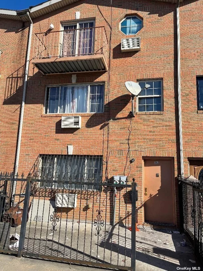 2 Family Brick with 3 Units, 3 Bedroom over 3 Bedroom over 2 Bedroom Apartments. Investment property