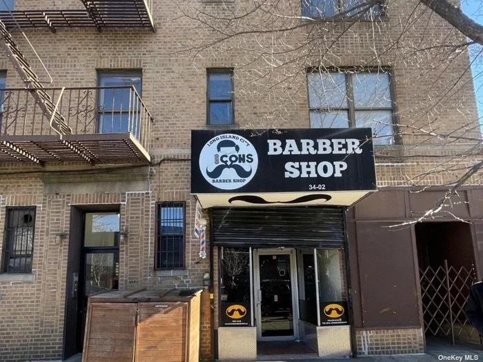 260 sq. ft store/office space and 1/2 bathroom for rent. Previously a barber Shop