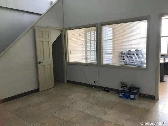 39-07 Prince St. #6F Flushing downtown well maintained office building Prince Tower Duplex Office 584 sf. for lease. The landlord pays the property tax, HVAC fee $105 per yr., Garbage pick up fee $200 per yr. The tenant pays the rent & Common Charge $485.47 per mo. Convenient location! Top condition! Won&rsquo;t last too long.