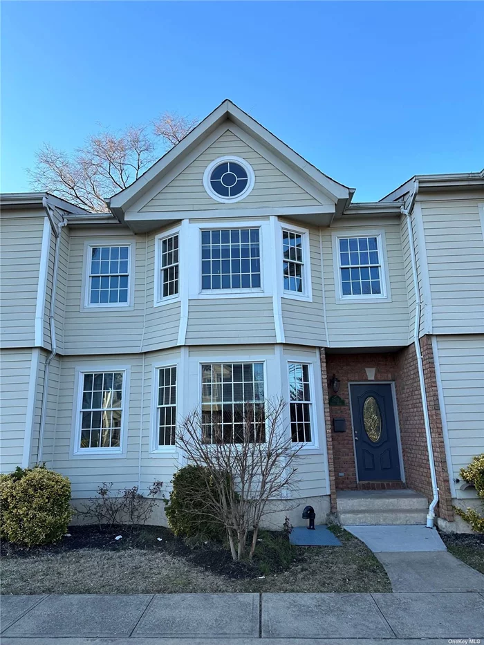 Duplex Townhouse with large living room/dining room, eat-in kitchen, powder room, laundry room on entry level. Upstairs primary bedroom ensuite with large walk-in closet, 2 additional bedrooms and bathroom. Conveniently located near supermarket and shopping. 2 off-street parking spots.