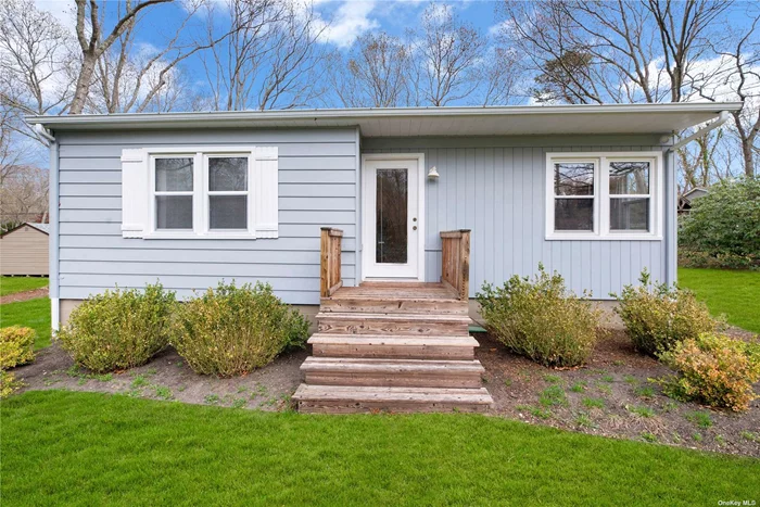 Bring your flip flops and enjoy the summer! Just down the road to beautiful East Landing Beach, approximately 1.5 miles to town, convenient to LIRR, 90 minutes to NYC - great walking and biking area. Don&rsquo;t miss out on this adorable cottage!