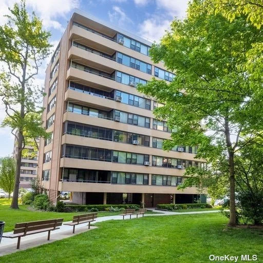 Open floor plan 1 bedroom co-op located on 3rd floor - Code entry to get into building. Features updated kitchen, sliders on to private balcony, Hi hats, Floor to Ceiling Windows, community pool, spa and tennis courts. Laundry in building and more.....