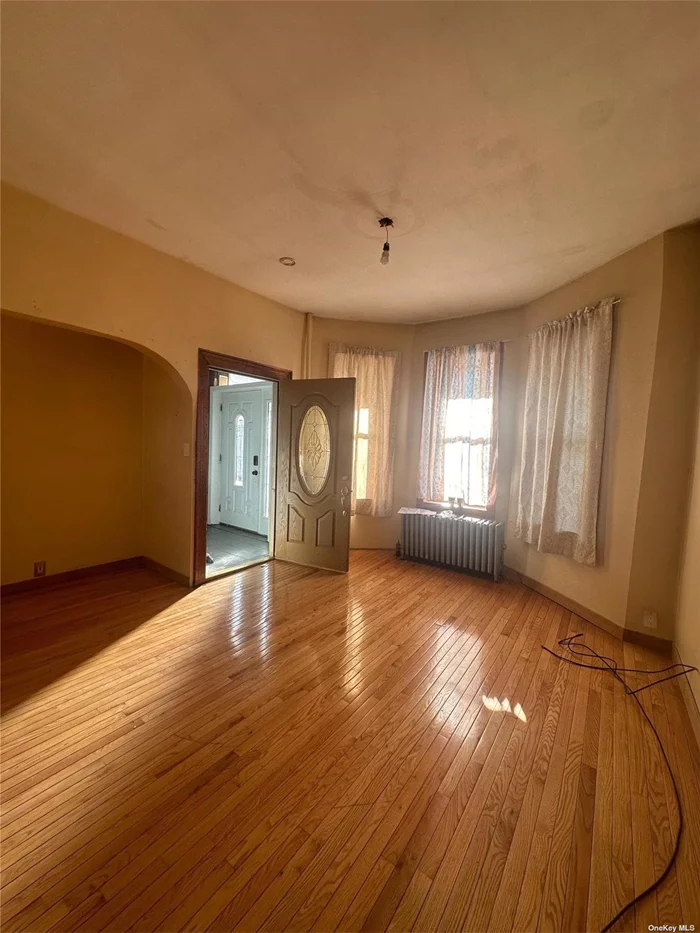 3-bedroom, 1-bathroom apartment for rent, between 104th St and 88th Ave, Located in Jamaica. Located near the Jackie Robinson Parkway. Transportation Nearby - J, Z, Q56, Q37, Q24 Schools Nearby - PS 273, PS 090, PS 254, PS 66, MS 210, Richmond Hill High School Rent is $3200 a month and the landlord will cover ALL utilities.