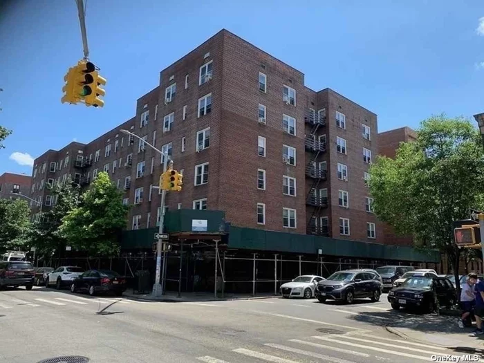 walking distance to center of flushing, bus station. Great location!