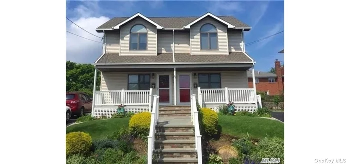 2 bedroom, 2.5 bath rental in excellent condition. Front porch, private driveway, private entrance. Livng room/dining room, eat-in kitchen with center island. 2 primary bedrooms with full baths. Close to public tranportation, water and beautiful park.