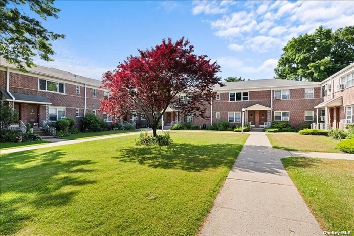 Holliswood Owners Co-Op. A unique area of winding suburban streets. This unit features a spacious living room, dining area, kitchen, 1 Bedroom and 1 Bath. 2nd floor courtyard. The unit includes a one car garage deed onto spot #71. Laundry room in the complex. Easy access to Grand Central Parkway, Long Island Expressway, and all major highways. Buses Q1, Q43, Q76 & Q77. F train station at 179th St. & Hillside Ave. LLRR Hollis 193rd St. Woodhull St.