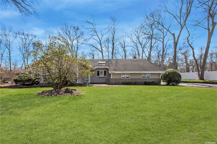 Large Center Hall Ranch with Large Flat Yard, Top Hauppauge Schools, All on 1 Floor Living !
