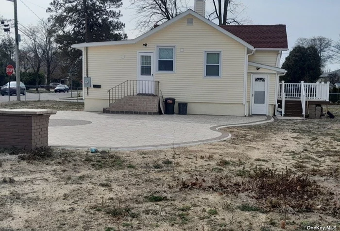 Ranch Fully Renovated A To Z. Coner lot 82 /172. New kichen with Stainless steel Appliances. New Bathroom, New Roof, New Siding, New windows and New Boiler etc. Full finished basement with outside entrance. Low tax and Much More. Cash or Conventional loan . SOLD AS IS.