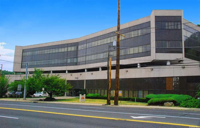 PRIVATE OFFICE SUITE IN A-CLASS BUILDING WITH AMPLE PARKING UNMATCHED BY ANY OTHER IN THE AREA. PREVIOUSLY USED AS A WELLNESS CONSULTANT OFFICE. MOVE IN READY, AVAILABLE RIGHT AWAY. STRATEGICALLY LOCATED ON THE BORDER OF GREAT NECK AND MANHASSET. LESS THAN 15 MINUTES WALK TO THE MANHASSET LIRR STATION, APPROX. 25 MIN. RIDE TO MANHATTAN, AND CLOSE TO ALL RETAILS EATERIES, SCHOOLS, CAFES, BANKS, HOSPITALS AND PUBLIC TRANSPORT.
