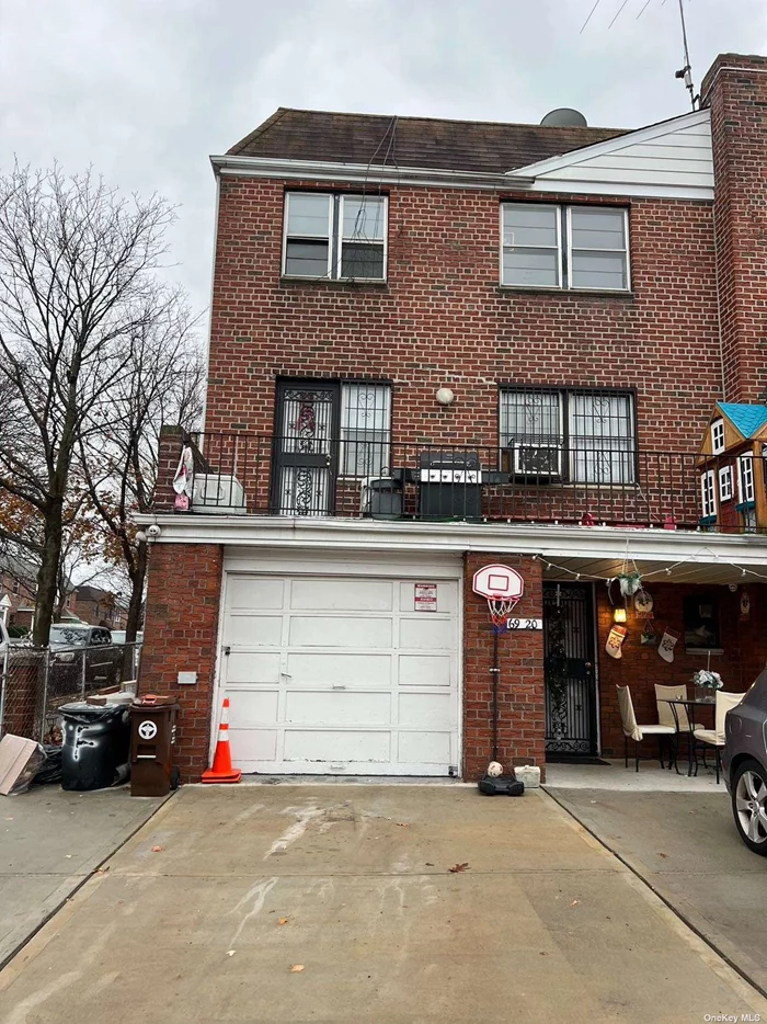 Beautiful 2 family in Woodside for sale. Top floor: 3 beds and 1 bath. 2 floor: 3 beds and 1 bath with balcony. Ground floor: 2 beds with backyard. Indoor garage, 1 driveway. The property is full accupied by tenants. Close t shops, transportation, and highway.