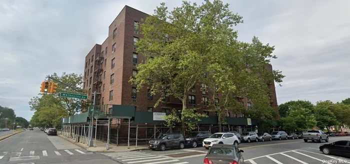 Great Location, Huge One bedroom condo with a lot of closets, cross street from Queens College, supermarket, store, Kissena park, bus stations, Express Bus to Manhattan, and easy access to Major highways.