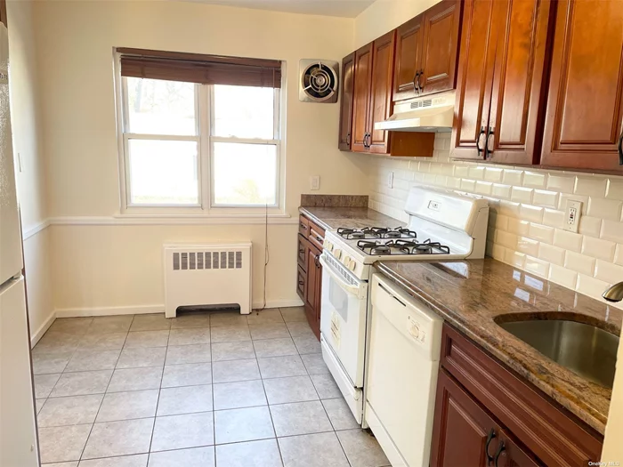 Bright and Spacious House. Southern Exposure, Excellent Condition, Formal Dining Room, Finished Basement, Garage + Driveway, Washer/Dryer,  Back Yard,  SD26, Easy Street Parking/Access to Highway, 10mins to L.I.R.R. Close to buses(Q13, Q31, Q28)/schools/shops. Convenient location.