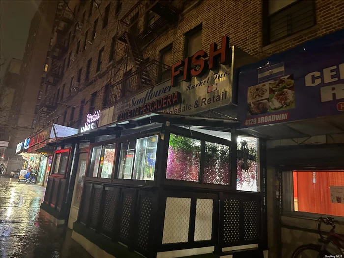 Seafood restaurant for sale. Fully equipped, kitchen 2 deep flyers,  stove, freezer, chair, tables, TV. Sidewalk dining included. Ready to make a lot of money,