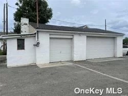 High traffic area, 975 Sq Ft, oversized 2 car garage, Good for warehouse, wholesale establishment, building materials, fenderwork, storage or online business where you can use extra storage space W/A .5Bath , Great Opportunity.