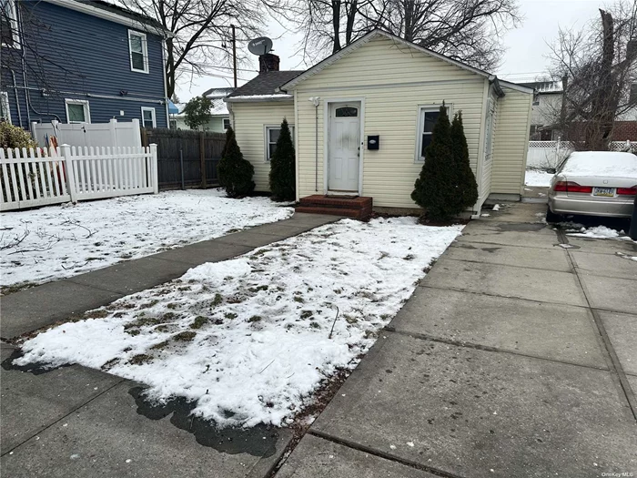 COZY HOME WITH ALL THE CONVENIENT AMENITIES, WITH NEW BOILER, NEW ROOF, MODERN APPLIANCES, LARGE PROPERTY, EXCELLENT NEIGHBORHOOD.