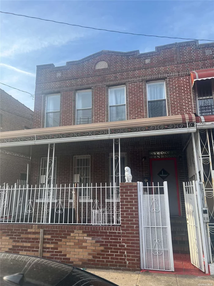 Large 4 family with excellent cash flow. This brick 4 family offers over 3096 square feet on a 26.5&rsquo; x 100&rsquo; lot. All units are 2 BR APT AND CAN BE 3 BR , and will be delivered vacant . Home is in good condition. Only 4 blocks away is a highlight of the area. This home is very conveniently located close to many stores, bars, restaurants and highway, only a few block away. Additionally, there are multiple busses and train within a few blocks of the home.