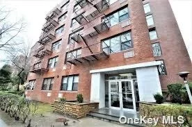 STUDIO: PRIME LOCATION - 1 BLOCK OFF QUEENS BLVD SUBWAY & SHOPPING. HIGH CEILINGS, PARQUET WOOD FLOORS, MANY CLOSETS, SUPER, LAUNDRY ROOM, PARKING LOT (EXTRA)