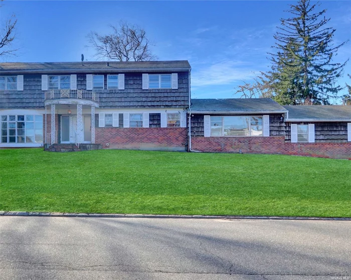 Colonial Style Home. This Home Features 5 Bedrooms, 4 Full Baths, Formal Dining Room, Den & 2 Car Garage. Centrally Located To All. Don&rsquo;t Miss This Opportunity!