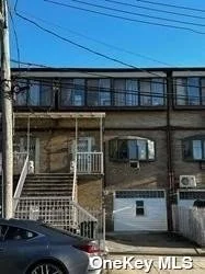 3 Bedrooms and 2 full bathrooms Townhouse Condo in the heart of College Point.