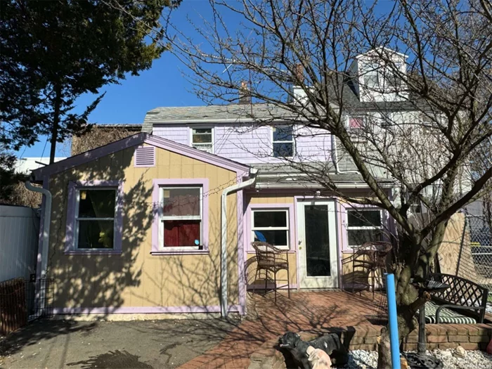 Port Washington area 40X100 lot, walk distance to LIRR, one family house, currently used as Dog Daycare, can be used for any kind of commercial.