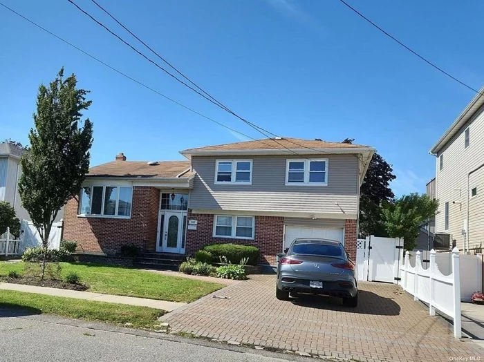 1 Family, Excellent Opportunity For Investment & Living, A Beautiful 1 Family House In Prime Residential Area, 3 Bedrooms, 3 Bath, Kitchen, Living & Dining, Basement, Pvt Driveway, Taxes: $13, 290, Building Size: 1, 634 Sf, Lot Size: 60x100 Ft, Zoning: R3A, Prime Location, Shops, Malls, Restaurants & Schools Are Easily Accessible and Much More...Don&rsquo;t Miss It