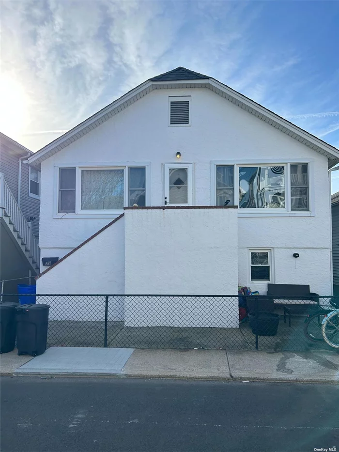 FABULOUS OPPORTUNITY FOR WEST END LIVING IN THIS BEECH SIDE, 3 BED/1BATH BUNGALOW. RELAXING FRONT PATIO & PRIVATE LARGE, BACK PATIO TO ENJOY BEACHSIDE LIVING! EASY ACCESS TO BUSES TO LIRR, BEACH, BOARDWALK, SHOPS & DINING.