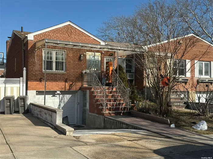 Fresh Meadows House w/3 Bedrooms and 2 Bathrooms. Located near schools, Kissena Corridor Park, shopping plaza on Francis Lewis Blvd, Q-26/76/88 bus stops and Long Island Expressway. Tenant Pay All Utilities.