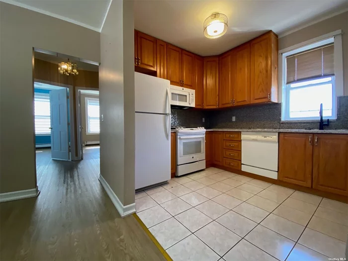 Renovated 2-bedroom apartment in Middle Village!Living/Dining Room, Kitchen, Bath, Lots Of Closets.Close to Trader Joe, Atlas Mall, Restaurants, Banks, Parks. Near To Expressway, JFK and LGA Airport , Public Transportation M/L Train, Local and Express Buses (Q54, Q29, Q47, Q38, Q67, QM24). Easy Commute To Manhattan. Close to Stores, School, Banks and Gym .Includes Water and Heat. Tenant Pays Electric and Cooking Gas.Must see!