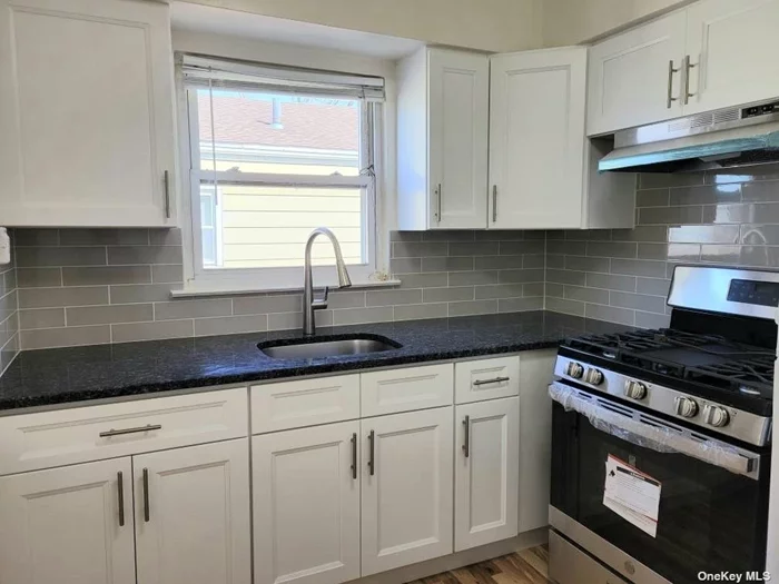 Spacious Living Room, 2Bedroom, 1Full Bathroom, New Eat In Kitchen, Freshly painted and finished Hardwood Floors. New Wall Unit A/C. Close to LIRR (Auburndale Station), Buses (Q12/Q13/QM3), Northern Blvd, Food Markets, Stores, School and All.