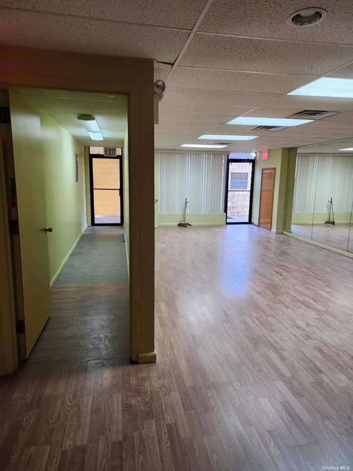 Spacious commercial space for rent. 1200sf. Open concept. New floor. 3 toilets. High foot traffic. Ideal for medical office or retail.