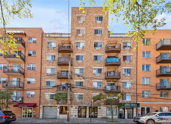 Flushing prime location 2 bed & 2 bath condo in the heart of downtown Flushing, Big Balcony and Washer and Dryer in the unit. Near supermarkets, restaurants, pharmacies, shopping malls, and #7 Train Subway station and buses and LIRR....