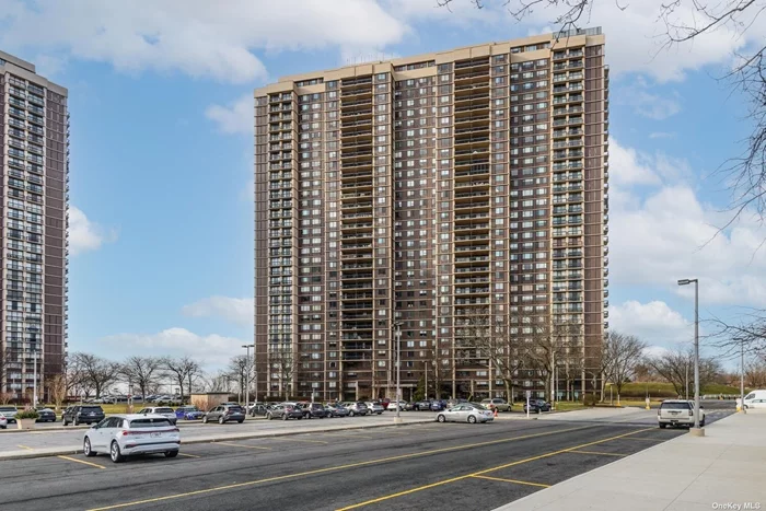 Wonderful opportunity to own one of the largest 1 Bedroom & 1.5 bath units in NS Towers.Corner Unit, approx 1300 sq ft with Walk-Out Terrace & 2 Balconies. Bright & Sunny with a perfect view of the Golf Course.Features: Eat-In Kitchen w Washer & Dryer, A large Gallery with over 16 ft of Custom Built-in Closets. Priced to Sell...