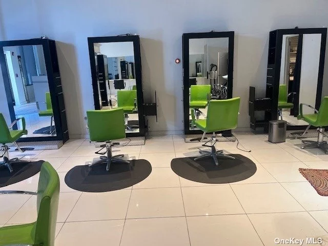 Fabulous Find!! 1350 sq foot Store Front for rent!! Previously used as a hair salon. Includes all the amenities for Barber/hair Salon. Plenty of Parking, Next to Busy Pizzeria!!