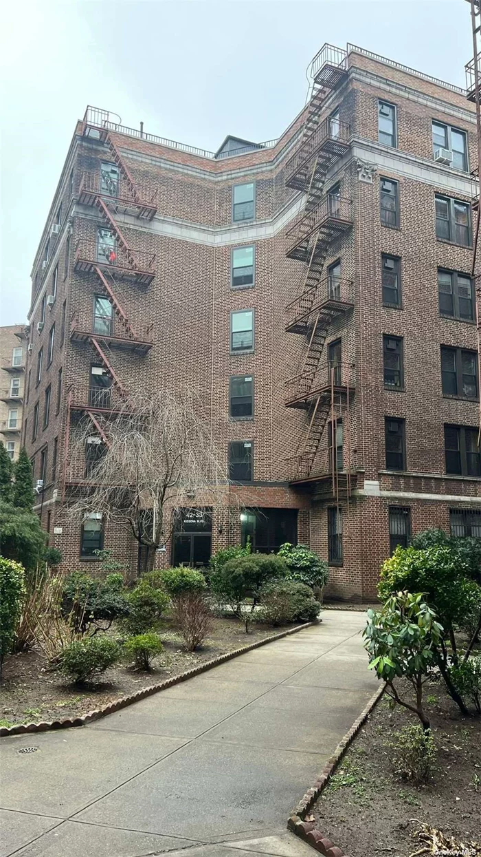 Excellent location. Minutes to the LIRR, 7 train and downtown bus hub. Close to all major highways, bridges, and sports venues. Located in a private courtyard with lots of privacy. This is truly an oasis steps away from the hustling and bustling of downtown Flushing. windows in all rooms including kitchen and bathroom. Very bright and sunny. Great layout. Make this apt your dream home with some tender loving care. Low maintenance. Friendly sublet policy. All info deemed reliable but not guaranteed. Verify independently before purchase. Board approval needed.
