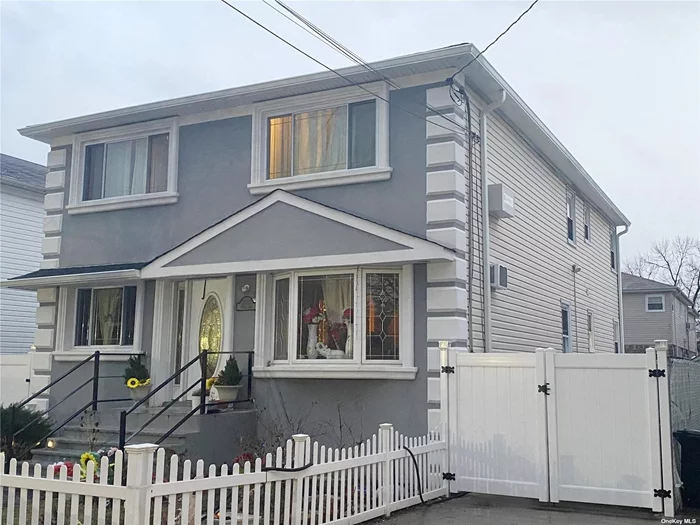 This Beautiful Spacious Rental comes with 3 Large Bedrooms and 1 Full Bathroom, Extra Large Living Room and lots of closet space on the 2nd floor and much more. It is located on a corner lot, close to Transportation and Shopping Areas. Tenants pays Electric and Gas Bills.