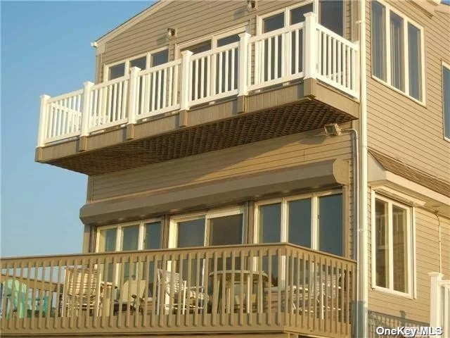 Spectacular Off Season Rental! Direct Waterfront Home. Furnished. No Pets.