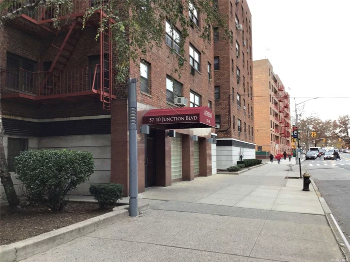 Large studio, Located in heart of Elmhurst. Only 4 minutes to subway F E V. Queens shopping center near by. L shape living room. Eff kit, 550 SQF living space. a living in super, elevator, and laundry facilities, parking is on the waiting list.