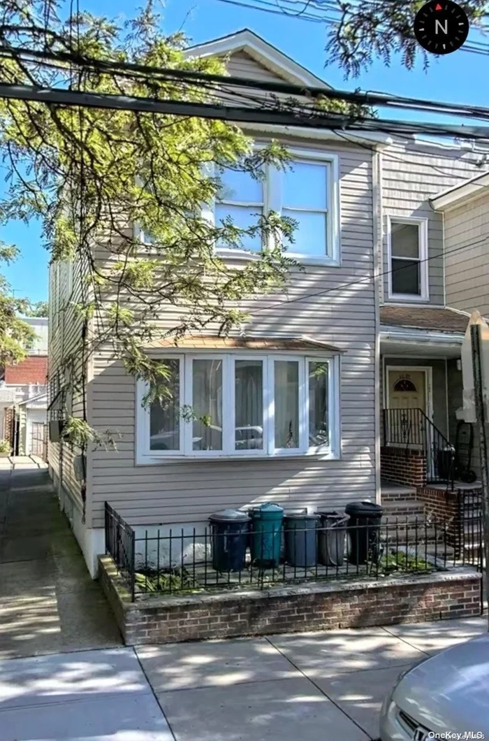 Welcome to this Sunny 3 Bedrooms 1 Bathroom of a 2 family house. Convenient to Buses B58, B59, B57 to L subway.... shops and restaurants. Easy access to Highways. The tenant pays for electricity and cooking gas ( Con Ed). Landlord pays for water and heat. Parking On The Street.