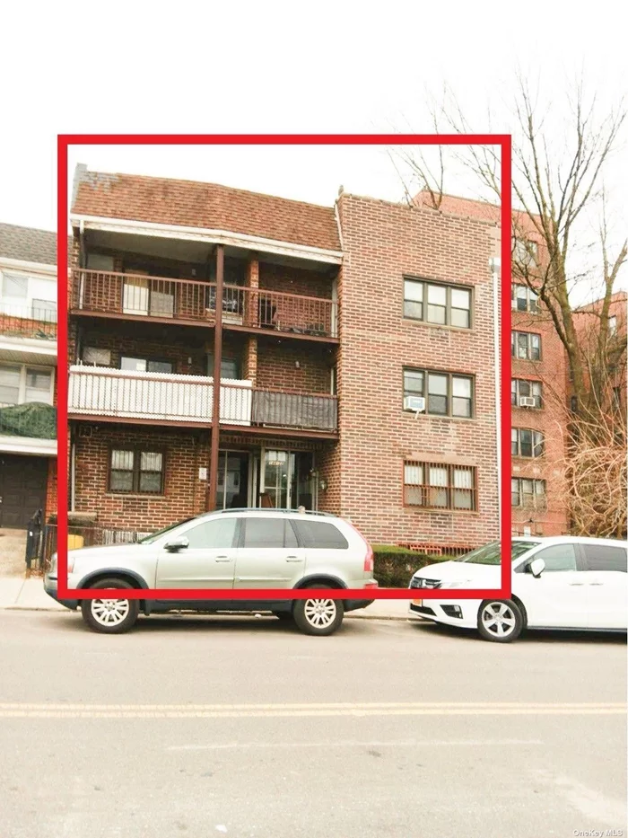 3 STORIES WITH LEGAL BASEMENT. 14 UNIT APTS, 2 OFFICE. ALL FREE MARKET. FULLY OCCUPIED. VERY WELL MAINTAINED B/D. CLOSE NORTHERN BLVD/ PARSONS BLVD.