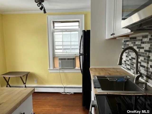 A Golden Opportunity to live in a renovated-move in apartment w/ sun bouncing off the beautiful hardwood floors, large rooms, updated kitchen and full bath w tub. Pet friendly(w/ addl fee) close to LIRR, stores, hospital, shopping. Heat, HW, included and laundry in basement. Adjacent to black sheep bar-tenant needs to be noise tolerant